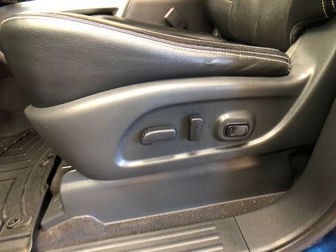 Used 2018 Nissan Titan PRO-4X w/ Pro-4x Convenience Package AWD/4WD image 11
