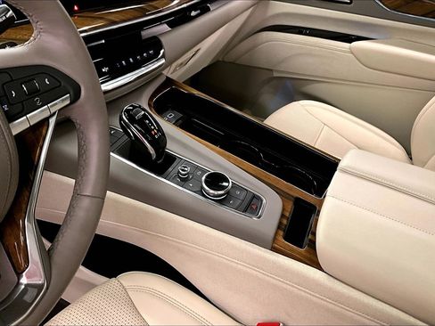 Used 2024 Cadillac Escalade ESV Sport Platinum AWD/4WD image 18
