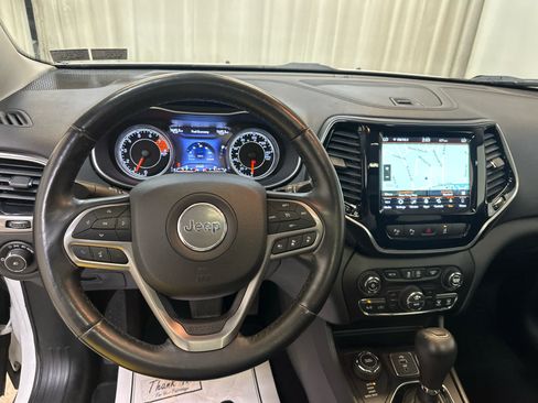 Used 2019 Jeep Cherokee Limited w/ Luxury Group AWD/4WD image 4