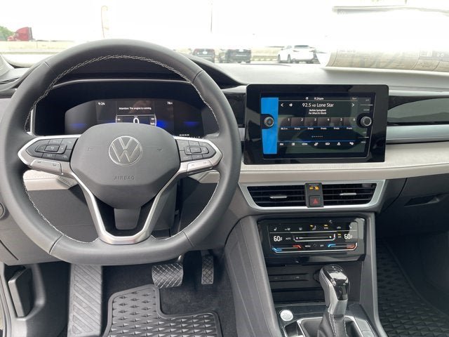 New 2025 Volkswagen Taos SE FWD image 26