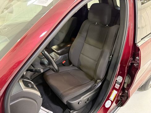 Used 2022 Jeep Grand Cherokee Laredo E image 10