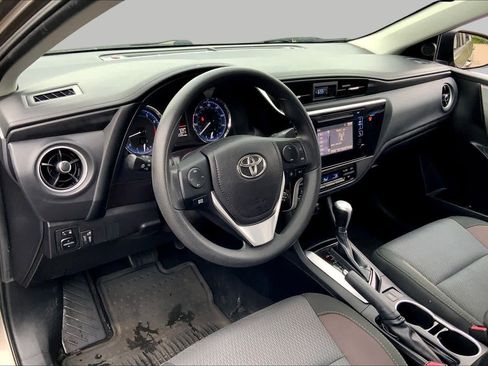 Used 2018 Toyota Corolla LE FWD image 18