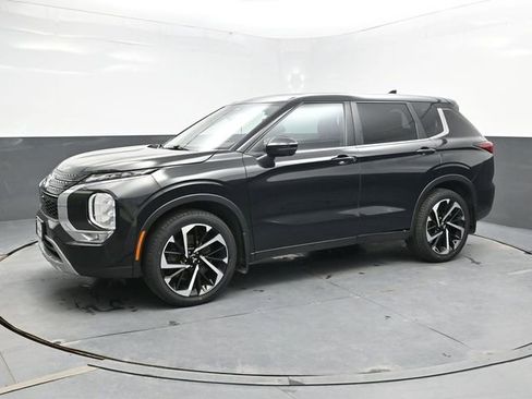 Used 2022 Mitsubishi Outlander SE AWD/4WD image 3