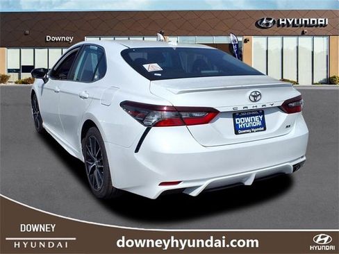 Used 2024 Toyota Camry SE image 6