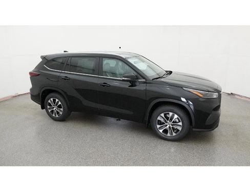 New 2026 Toyota Highlander XLE image 12