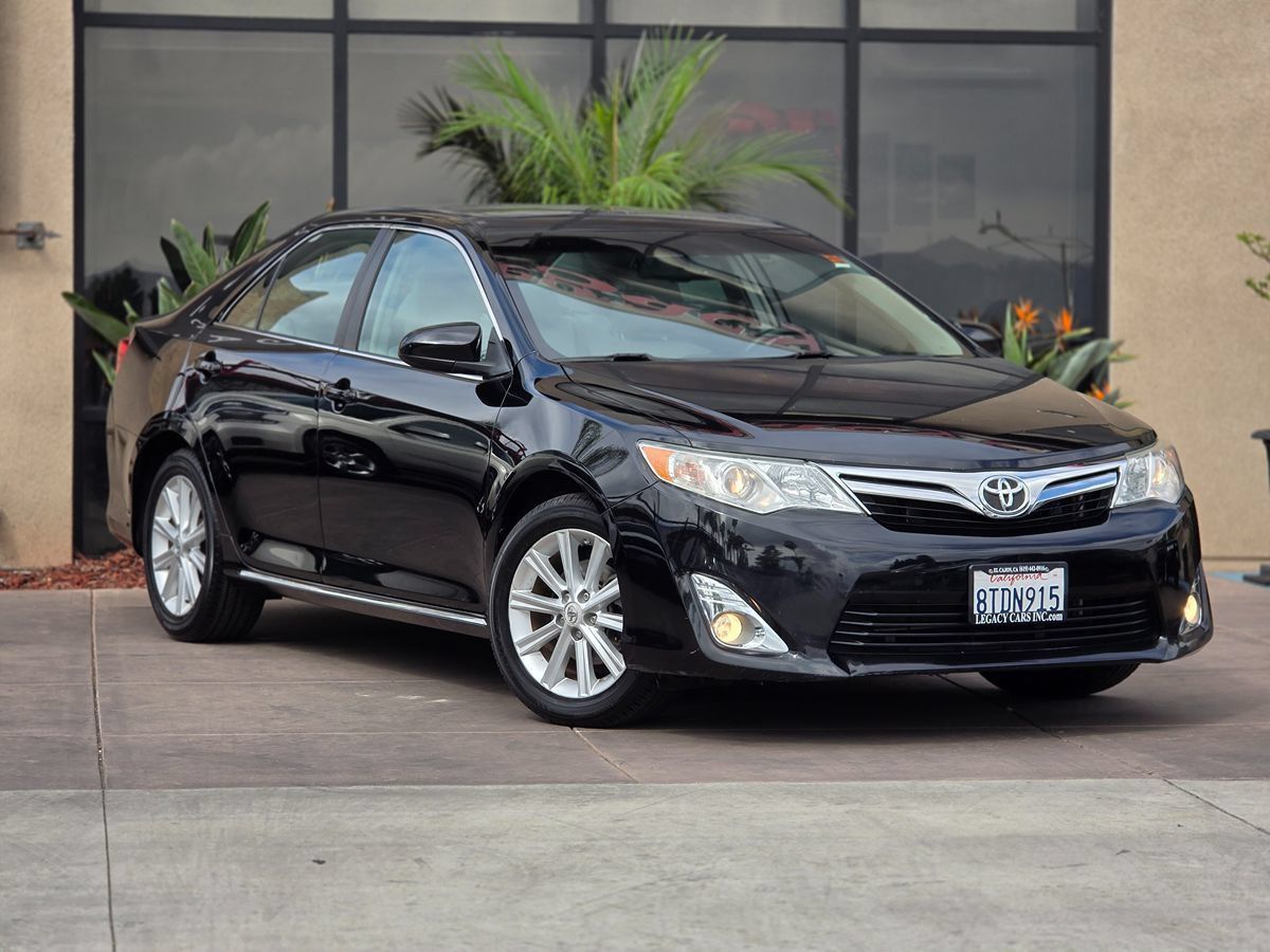 Used 2012 Toyota Camry XLE w/ Leather Pkg FWD image 3