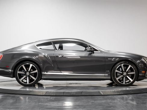 Used 2017 Bentley Continental GT image 16