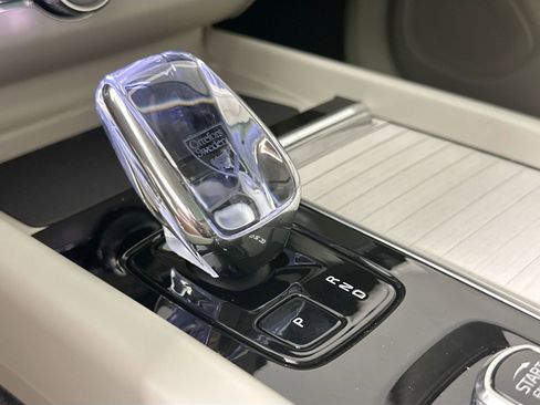 New 2026 Volvo XC60 B5 Ultra w/ Protection Package Premier AWD/4WD image 17