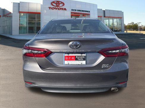 Used 2021 Toyota Camry XLE image 6