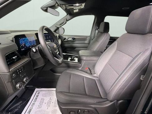 Certified 2025 Chevrolet Suburban LS RWD image 17