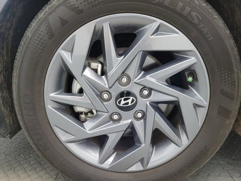 Used 2024 Hyundai Elantra SEL FWD image 31