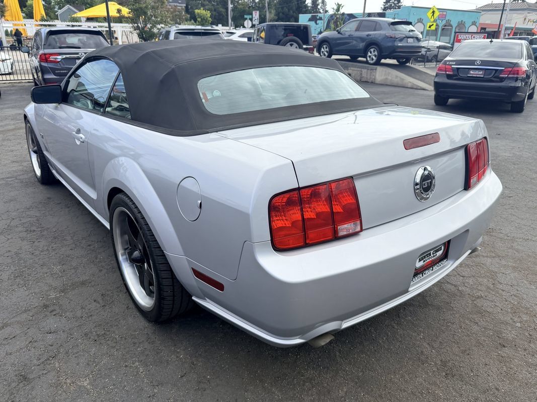 Used 2005 Ford Mustang GT RWD image 4