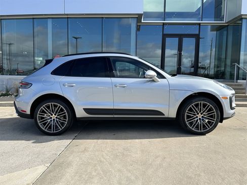 New 2026 Porsche Macan image 8