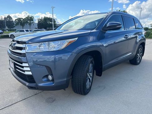 Used 2019 Toyota Highlander XLE AWD/4WD image 6
