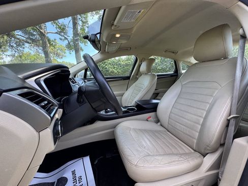 Used 2013 Ford Fusion SE FWD image 13