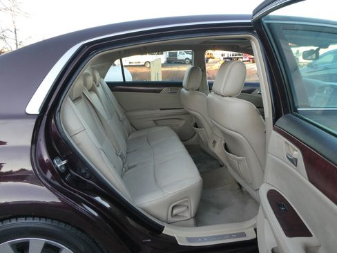 Used 2011 Toyota Avalon Limited image 30