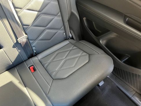 Used 2025 Volkswagen Atlas Cross Sport SE image 37