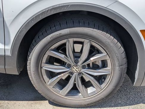 Used 2024 Volkswagen Tiguan SE AWD/4WD image 9
