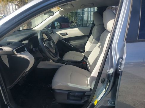 Used 2025 Toyota Corolla Cross L image 16