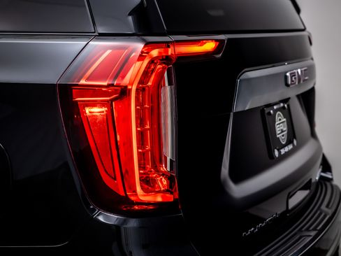 Used 2022 GMC Yukon AT4 w/ Max Trailering Package image 12