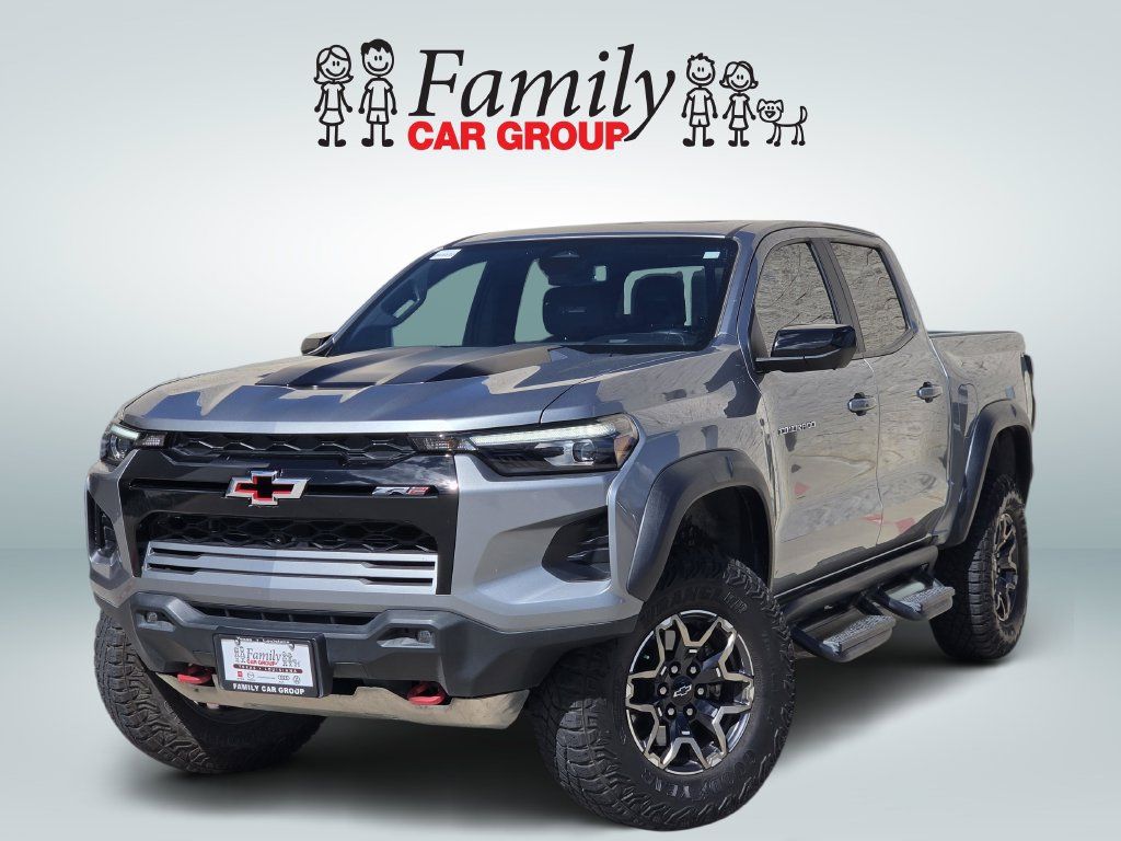 Used 2024 Chevrolet Colorado ZR2 w/ Technology Package AWD/4WD image 1