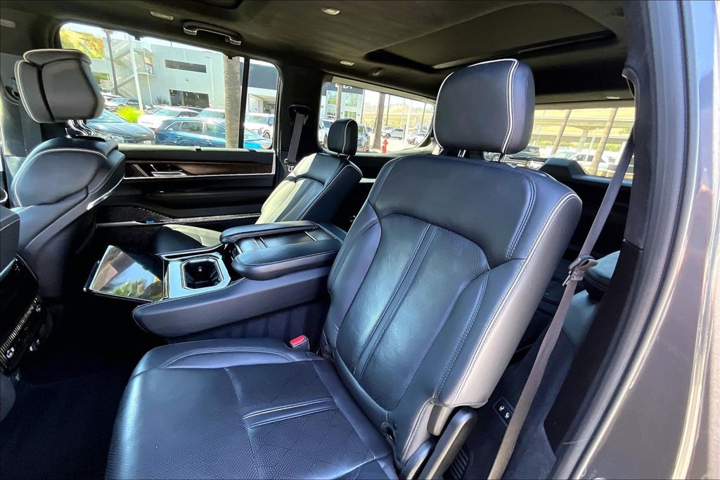 Used 2022 Jeep Grand Wagoneer Series II AWD/4WD image 15