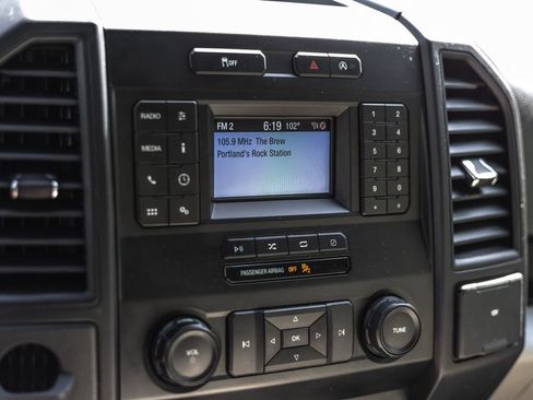 Used 2020 Ford F150 XL w/ Trailer Tow Package RWD image 9