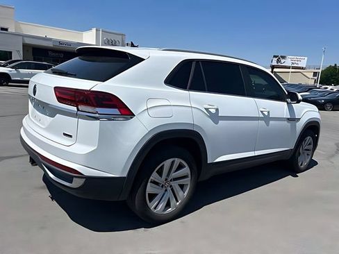 Used 2020 Volkswagen Atlas Cross Sport SE w/ Towing Package AWD/4WD image 3