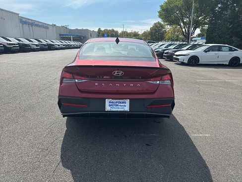 Used 2025 Hyundai Elantra Sport w/ Cargo Package image 3