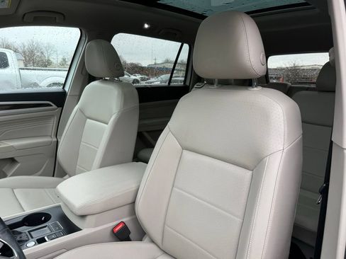 Used 2021 Volkswagen Atlas SE w/ Panoramic Sunroof Package FWD image 12
