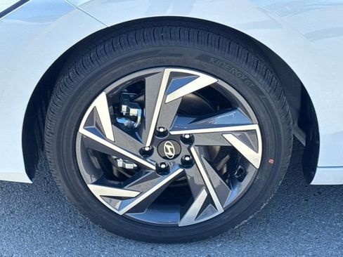 New 2026 Hyundai Elantra Limited FWD image 23