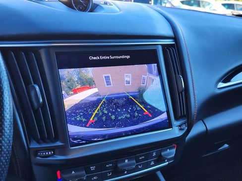 Used 2021 Maserati Levante Base image 16