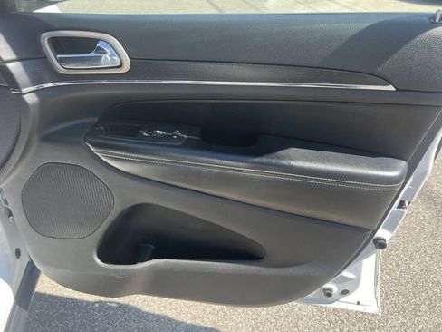 Used 2016 Jeep Grand Cherokee Limited image 18