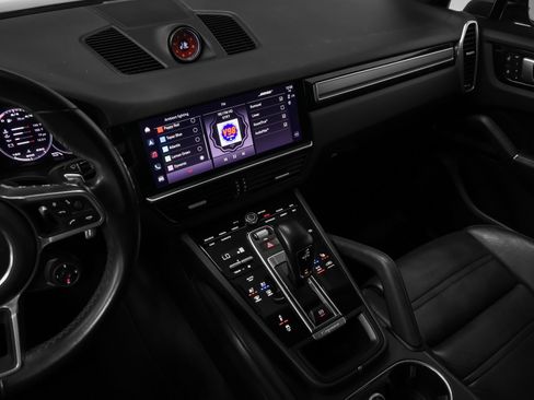Certified 2022 Porsche Cayenne Platinum Edition AWD/4WD image 34