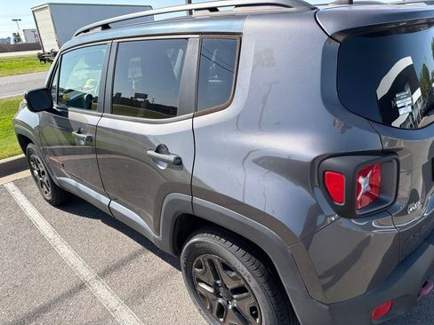 Used 2018 Jeep Renegade Trailhawk w/ Cold Weather Group II AWD/4WD image 7