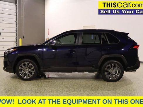Used 2022 Toyota RAV4 XLE Premium AWD/4WD image 5