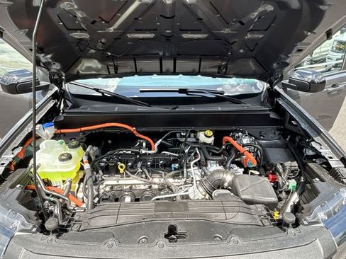 New 2025 Ford Maverick XLT w/ XLT Luxury Package FWD image 24