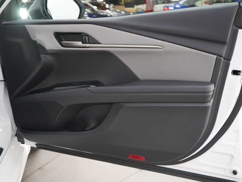 Used 2025 Toyota Camry SE image 9