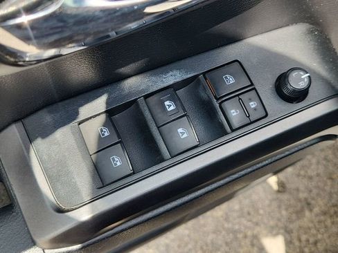 Used 2019 Toyota Tacoma TRD Sport w/ TRD Premium Sport Package AWD/4WD image 22