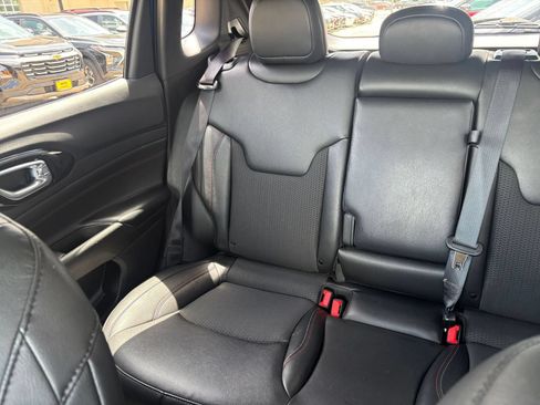 Used 2025 Jeep Compass Trailhawk AWD/4WD image 39