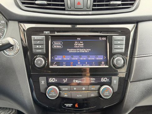 Used 2018 Nissan Rogue SV AWD/4WD image 20