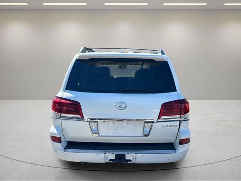 Used 2013 Lexus LX 570 4WD w/ Luxury Pkg image 4