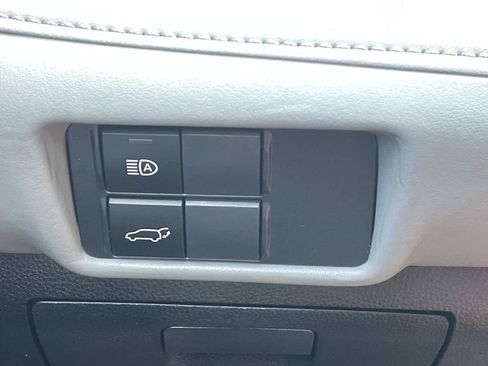 Used 2020 Toyota Highlander XLE AWD/4WD image 28