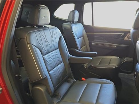 Used 2025 Buick Enclave Avenir image 14