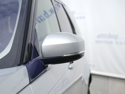 Used 2018 Land Rover Discovery HSE image 12