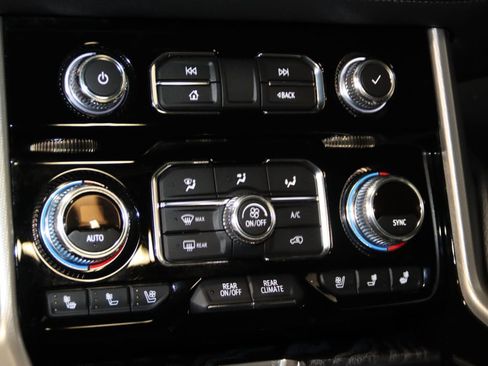 Used 2021 GMC Yukon Denali w/ Denali Premium Package image 50