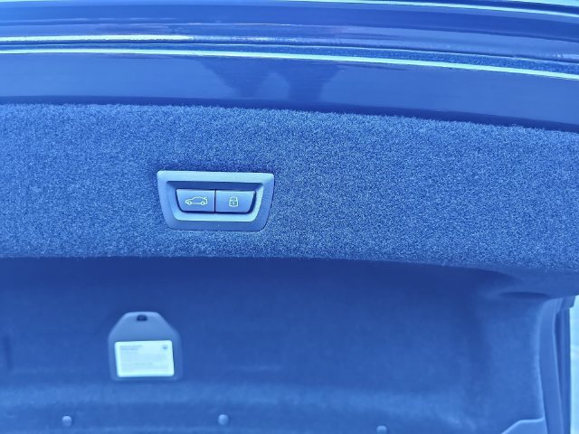 Used 2023 BMW 740i w/ Executive Package RWD image 16