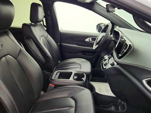 Used 2024 Chrysler Pacifica Limited FWD image 26