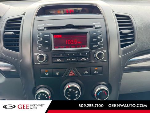 Used 2011 Kia Sorento LX AWD/4WD image 16