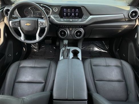 Used 2022 Chevrolet Blazer LT w/ Sound & Technology Package FWD image 11